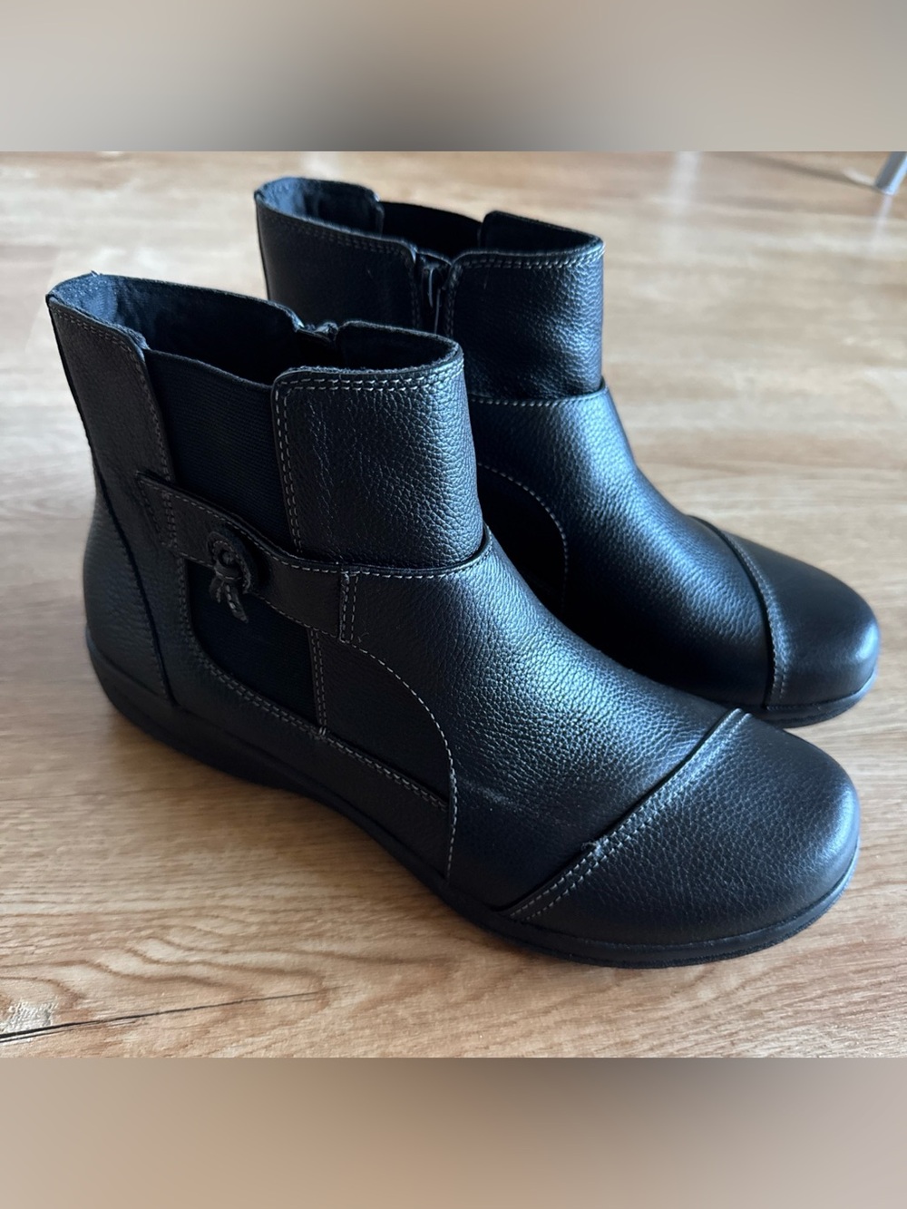 Women’s Clarks Cheyn Work Zip up Boots NEW 9.5